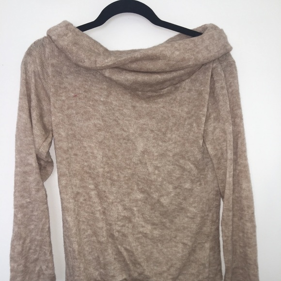 Off the should sweater - Picture 3 of 4